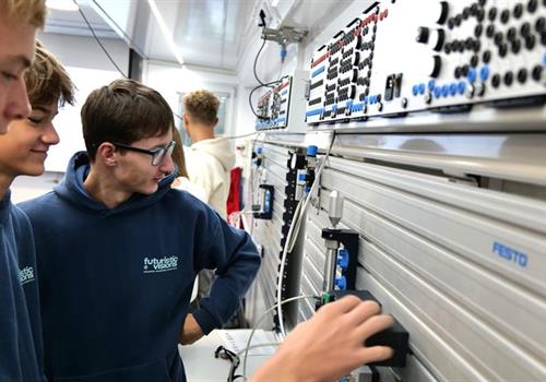 TECHNOLOGY TRUCK | PROJEKTOVÝ DEN PRO DEVÁŤÁKY 